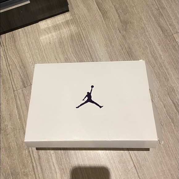 Jordan 4 Retro Metallic Purple - Picture 8 of 9